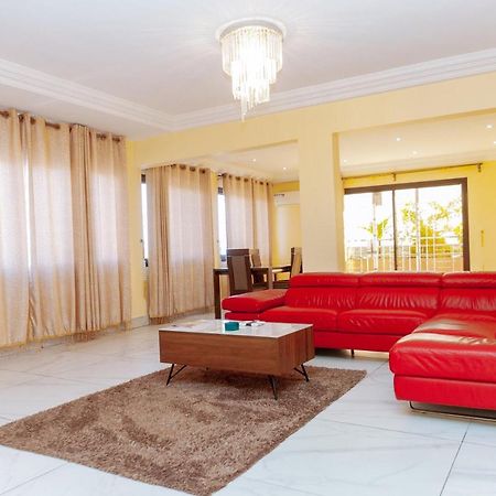 Loumia Premium Bonapriso Apartment Douala Bagian luar foto