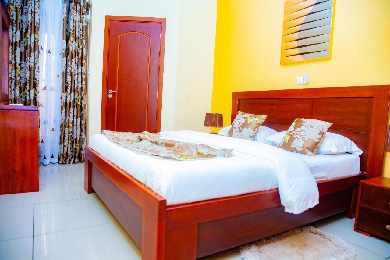 Loumia Premium Bonapriso Apartment Douala Bagian luar foto