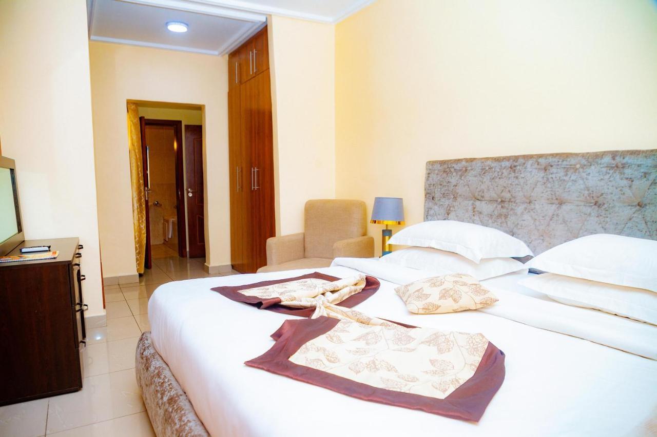 Loumia Premium Bonapriso Apartment Douala Bagian luar foto
