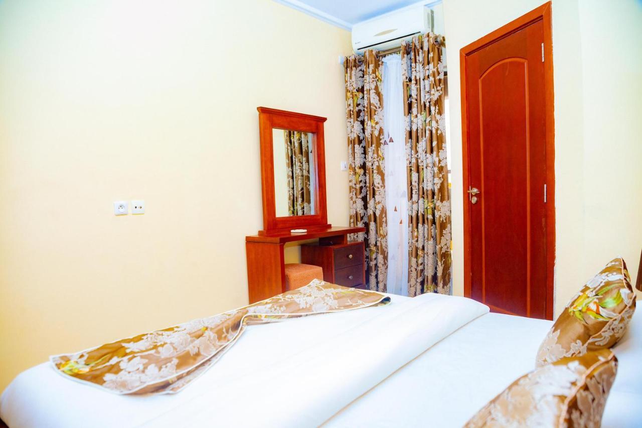 Loumia Premium Bonapriso Apartment Douala Bagian luar foto