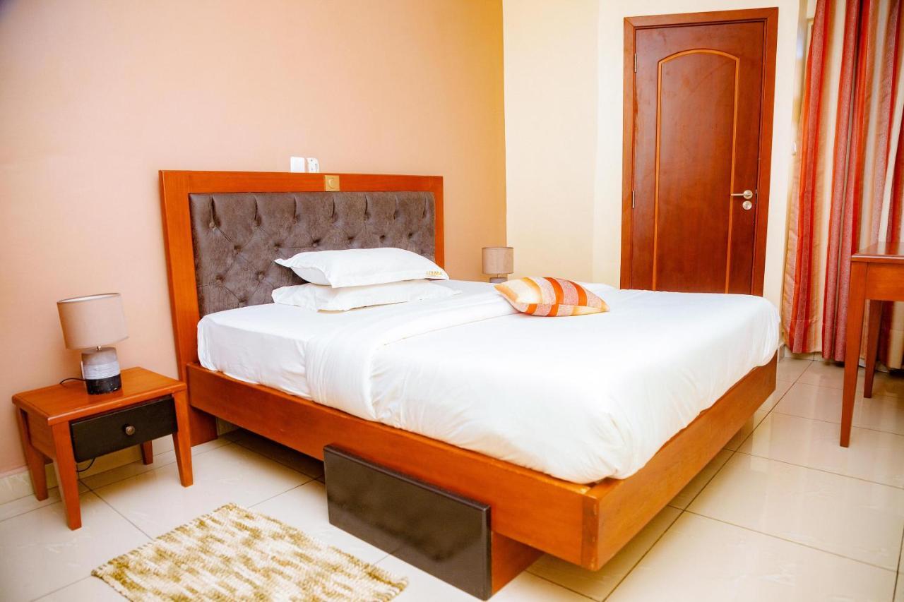 Loumia Premium Bonapriso Apartment Douala Bagian luar foto