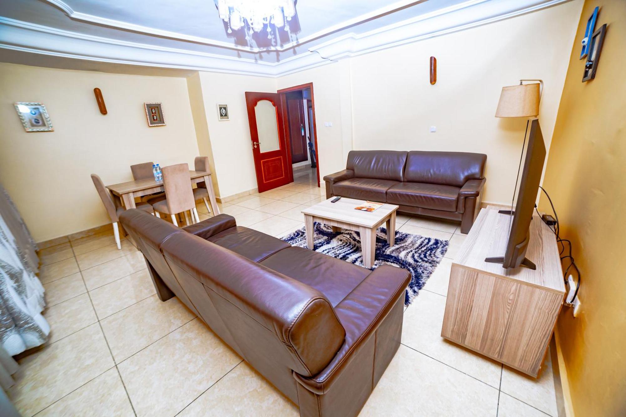 Loumia Premium Bonapriso Apartment Douala Bagian luar foto